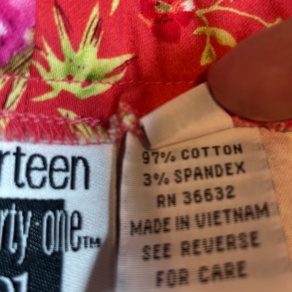 Fourteen Thirty One 1431 Floral Shorts - Picture 5 of 9